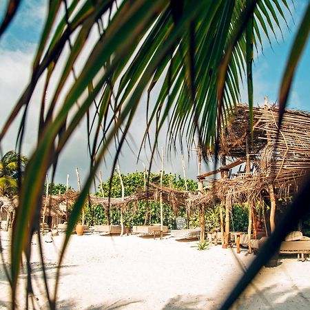 Ikal Tulum Hotel Exterior foto A beach hut at the resort