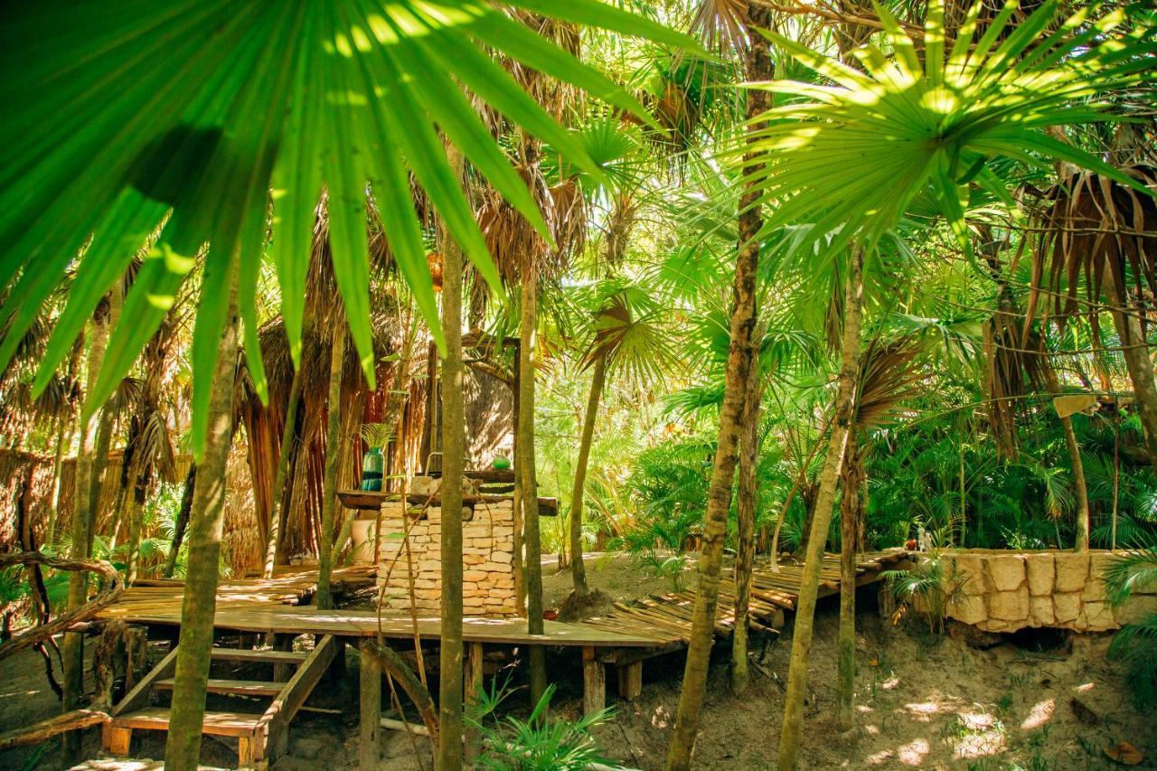 Ikal Tulum Hotel Exterior foto A traditional house in the Solomon Islands