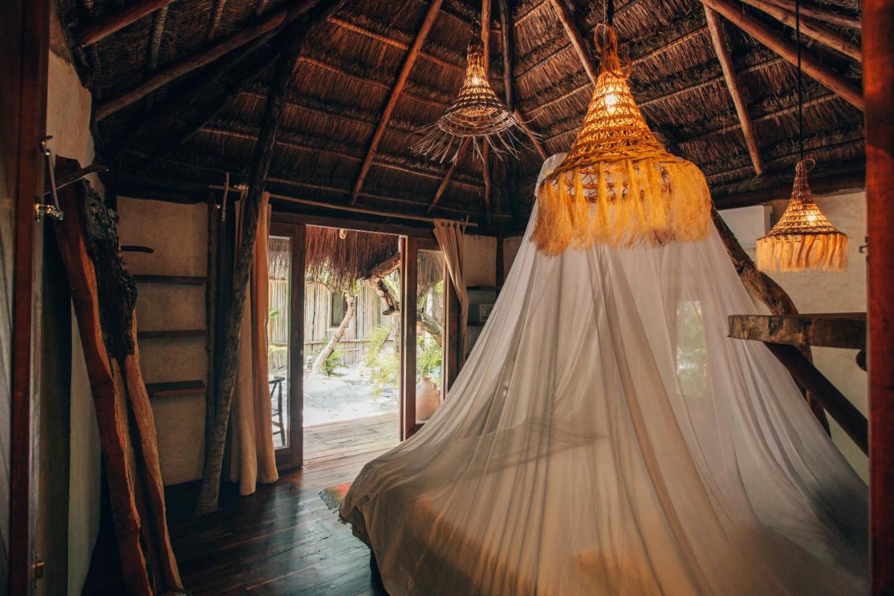 Ikal Tulum Hotel Exterior foto Interior of a bungalow at the resort
